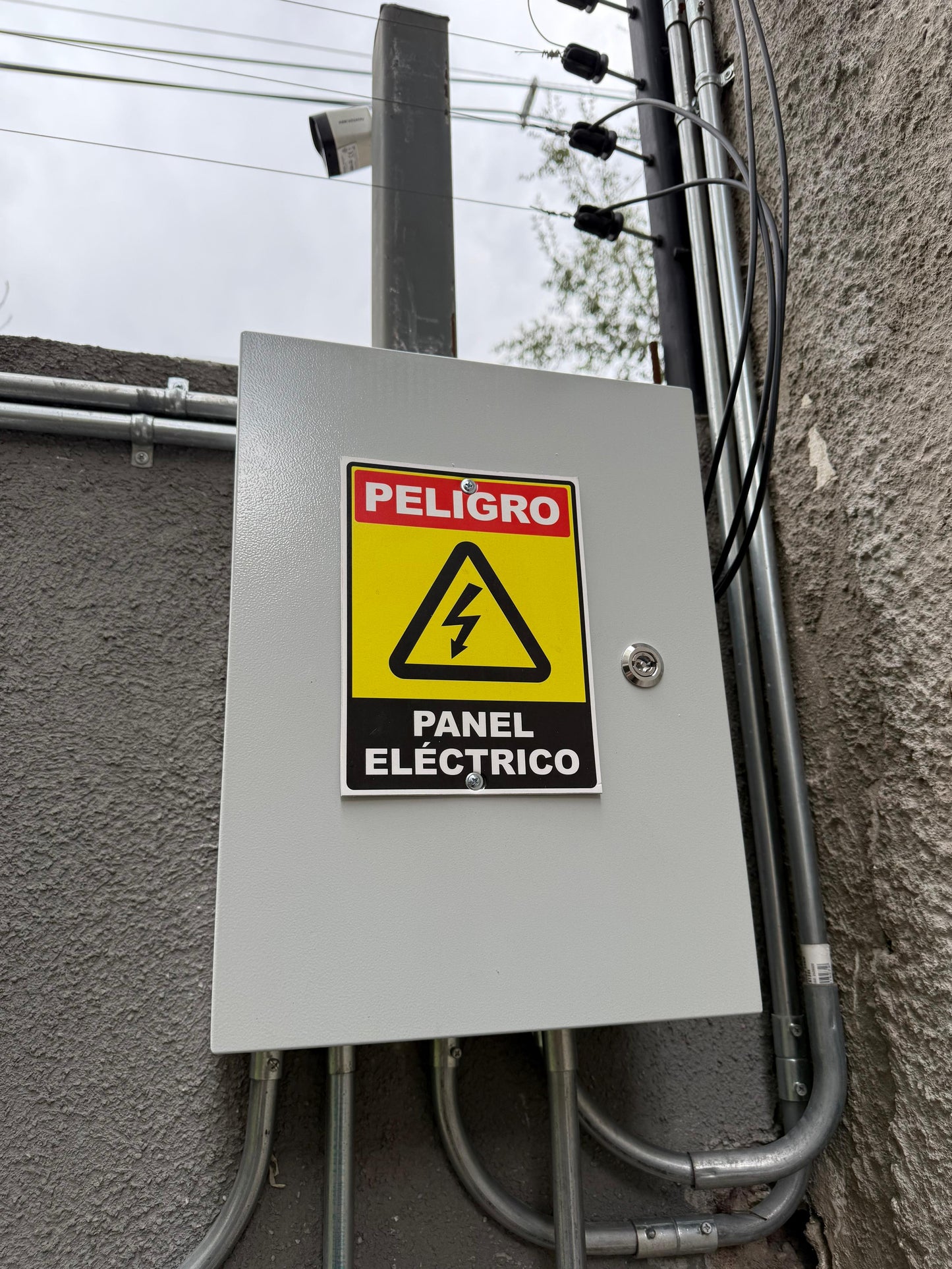 KIT CERCO ELECTRICO DE 6 HEBRAS HASTA 15 MTS LINEALES (INSTALADO)